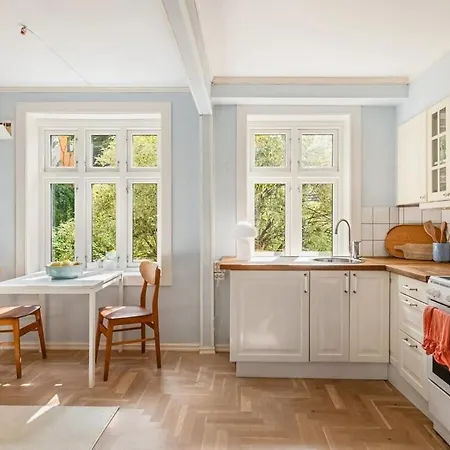 Bright 2-room With Kitchen In